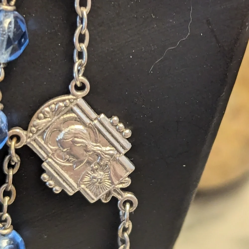 Rosary Beads Blue Silvertone Crucifix Well made Beautiful Italy Vintage